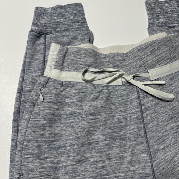 Lululemon Cool and Collected Jogger 28" - Picture 2 of 8